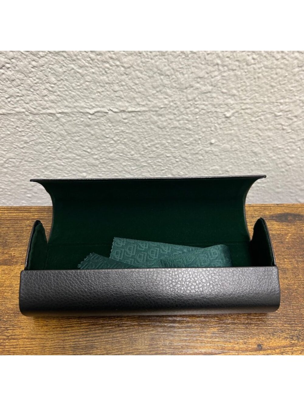 Eyewear By David Beckham Black Leather Glasses Case With Cleaning Cloth